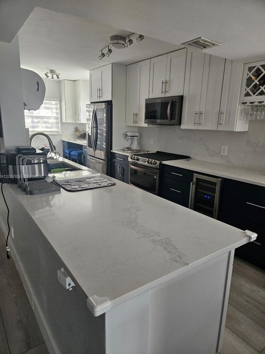 For Rent: $2,800 (2 beds, 2 baths, 1507 Square Feet)