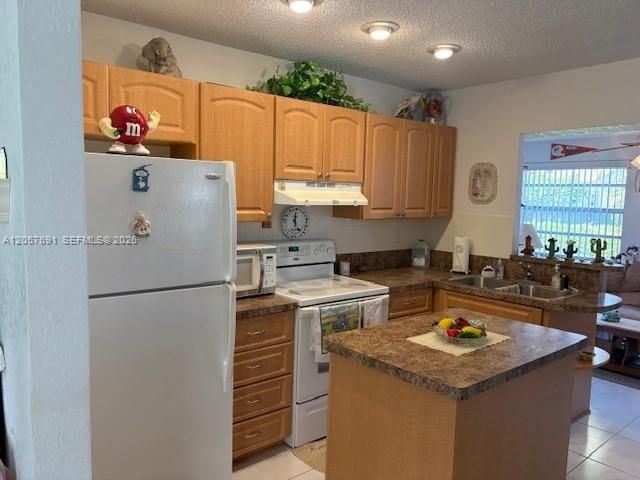 Kitchen with mobile island
