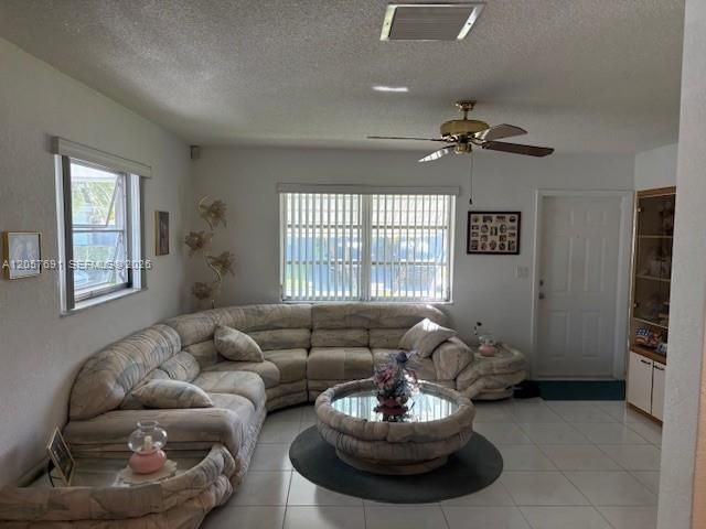 Living Room spacious