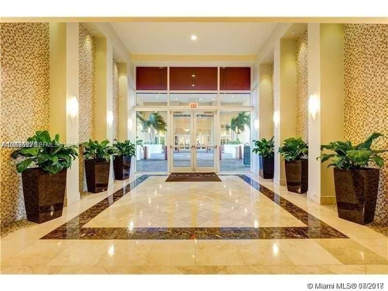 For Rent: $2,400 (1 beds, 1 baths, 828 Square Feet)