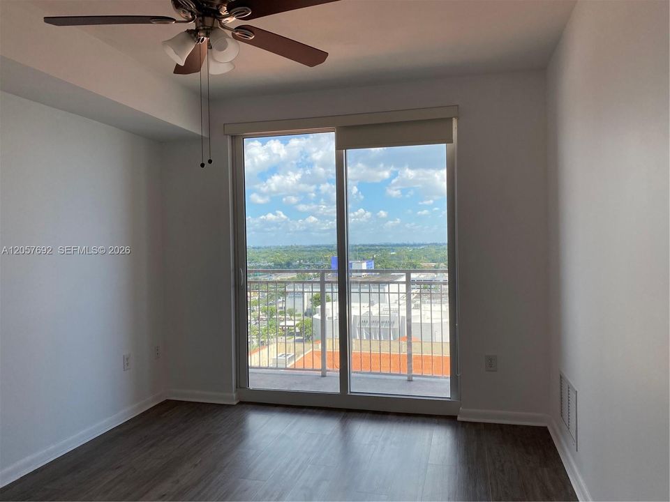 For Rent: $2,400 (1 beds, 1 baths, 828 Square Feet)