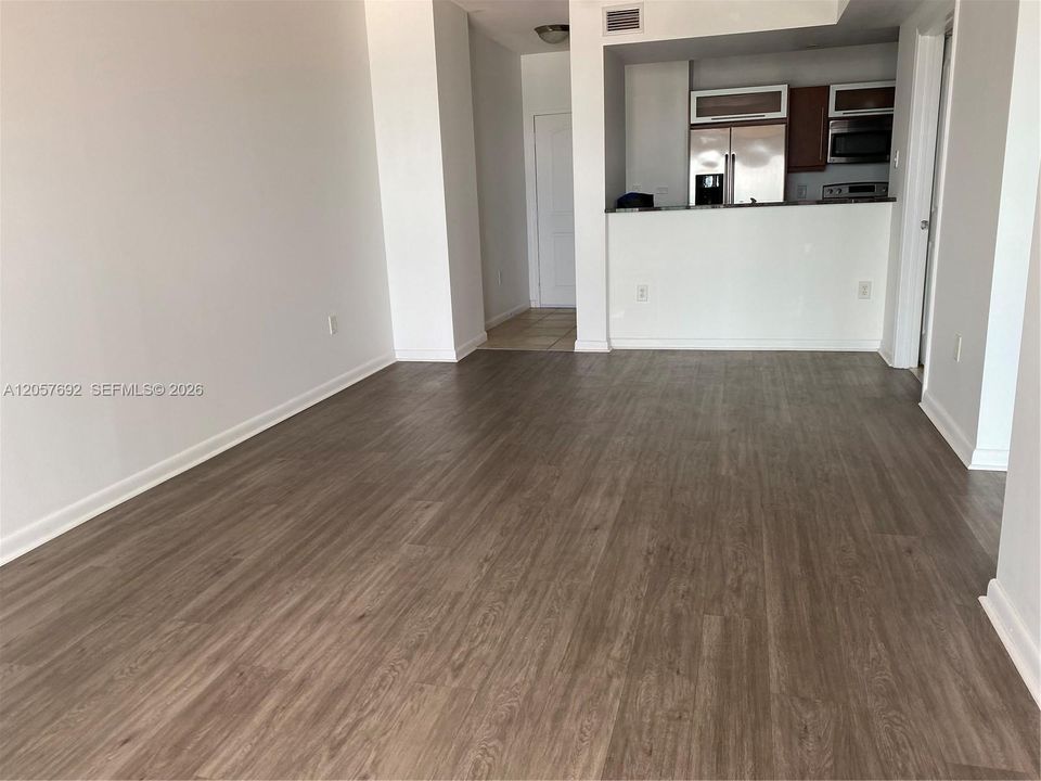For Rent: $2,400 (1 beds, 1 baths, 828 Square Feet)