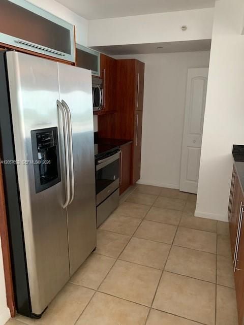 For Rent: $2,400 (1 beds, 1 baths, 828 Square Feet)