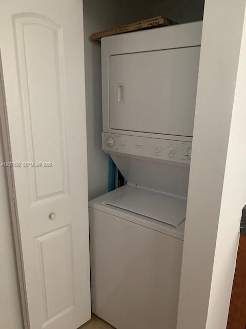 For Rent: $2,400 (1 beds, 1 baths, 828 Square Feet)