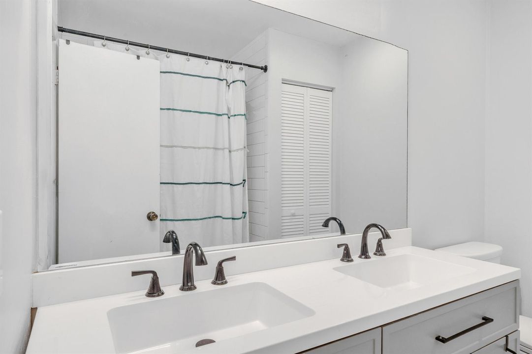 17 Guest Bathroom (3)