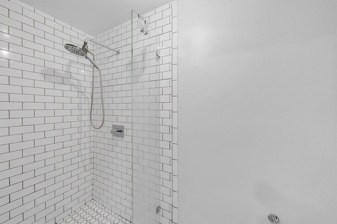 13 Primary Bathroom (1)