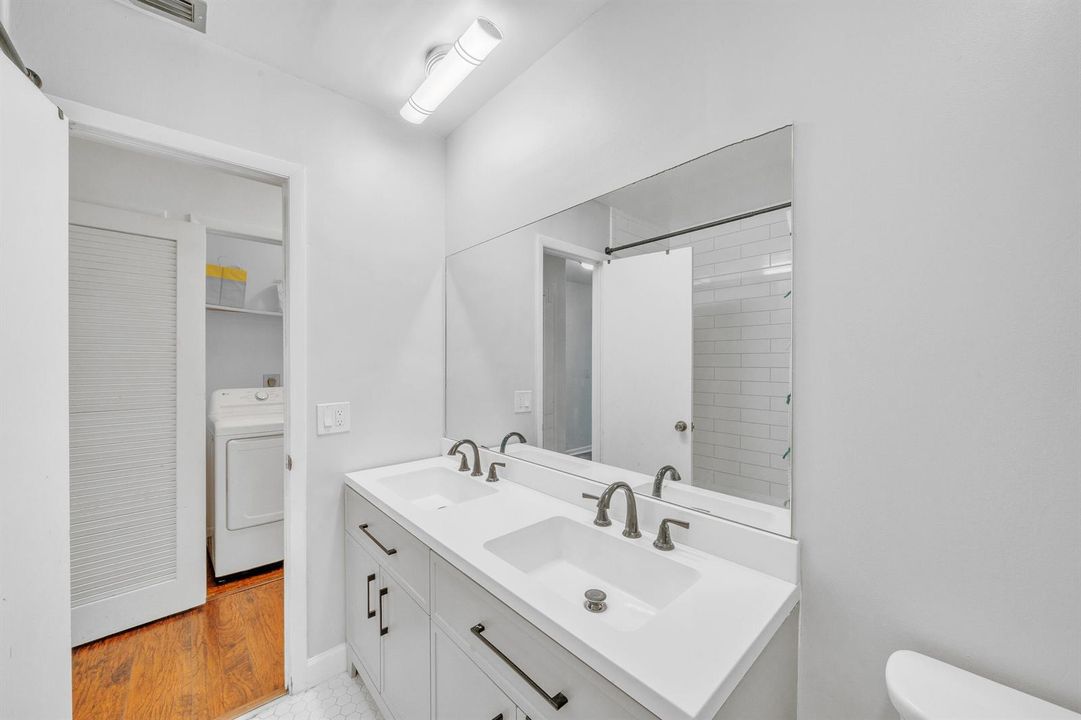 17 Guest Bathroom (5)