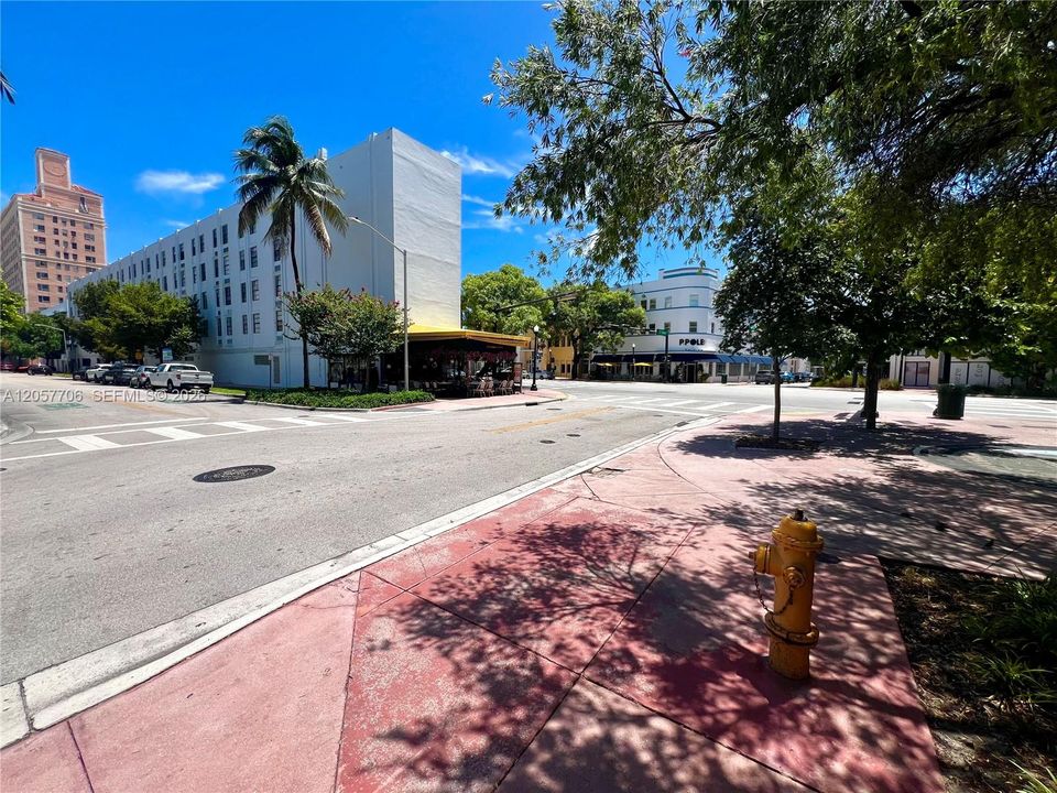 For Rent: $2,000 (1 beds, 1 baths, 690 Square Feet)