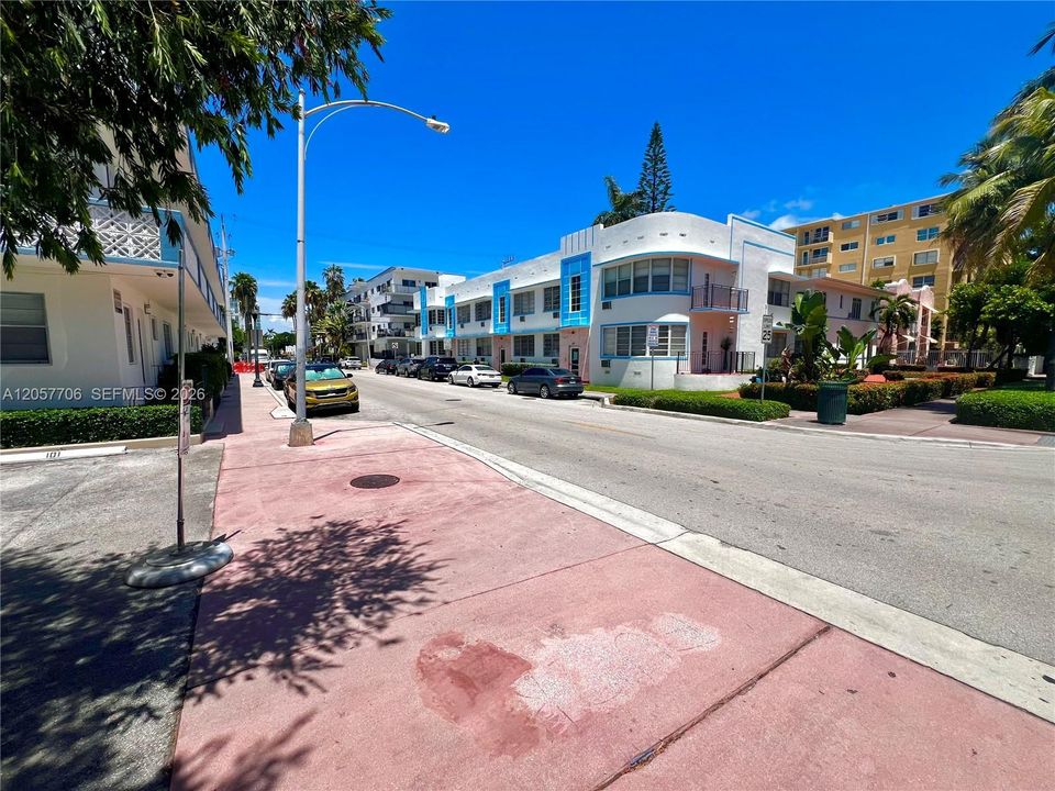 For Rent: $2,000 (1 beds, 1 baths, 690 Square Feet)