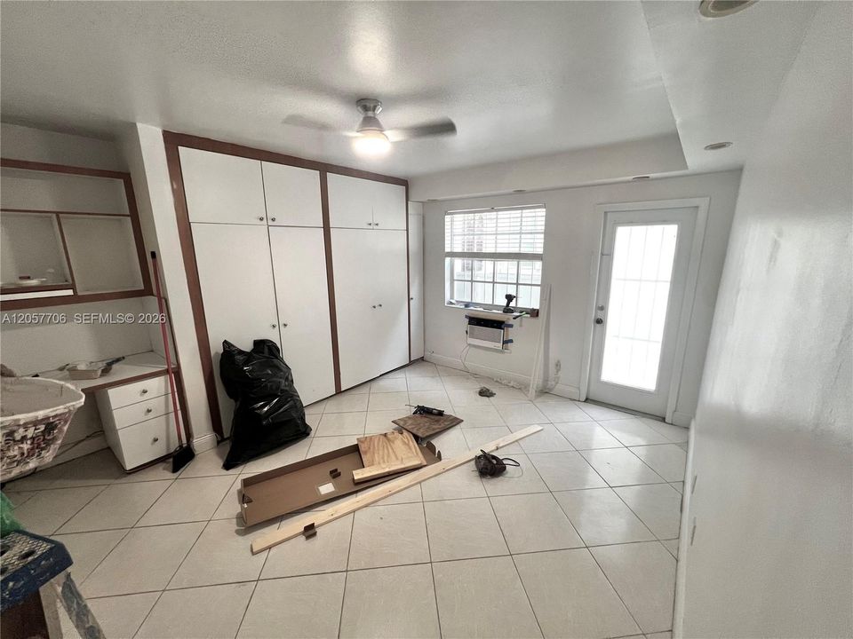 For Rent: $2,000 (1 beds, 1 baths, 690 Square Feet)