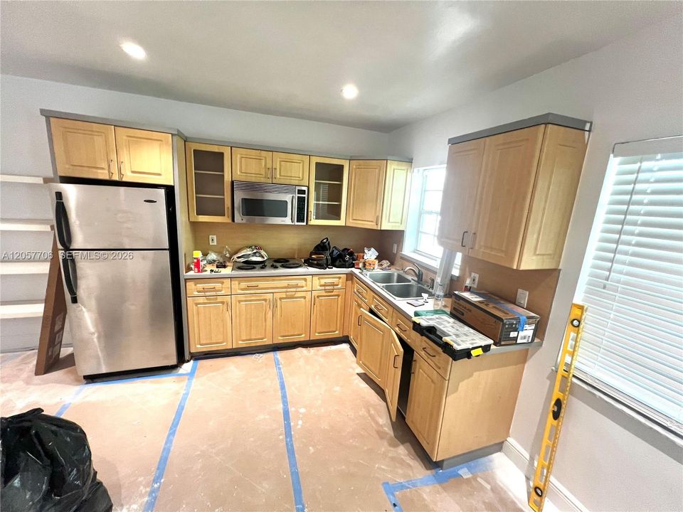 For Rent: $2,000 (1 beds, 1 baths, 690 Square Feet)