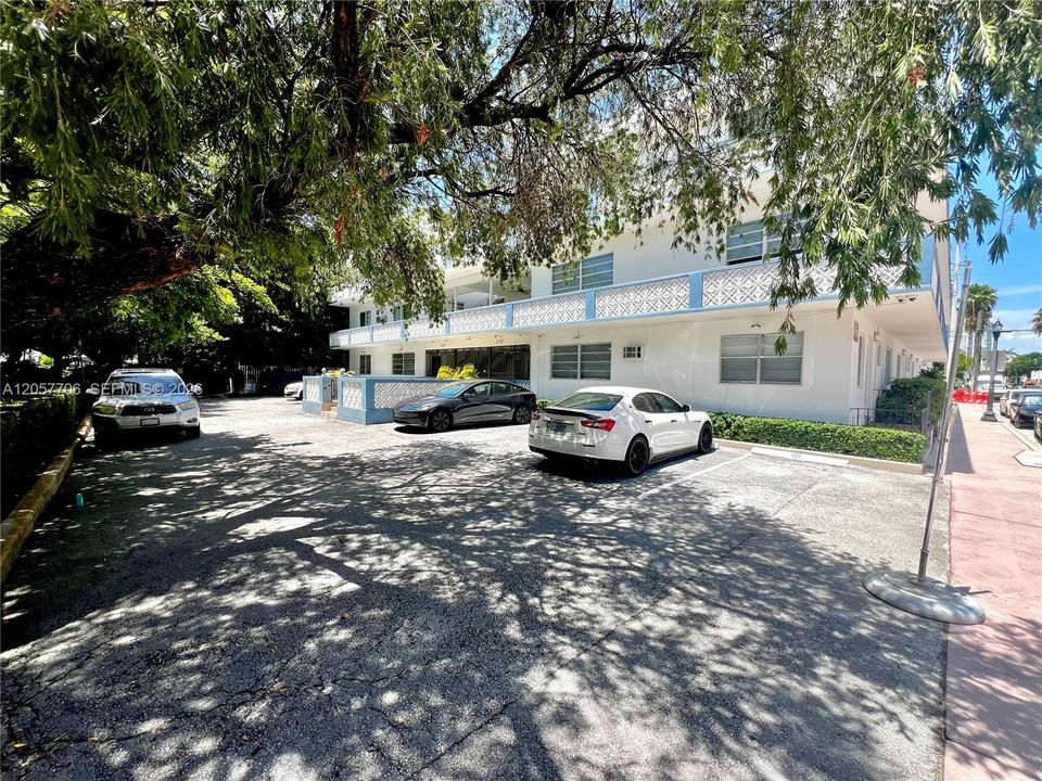 For Rent: $2,000 (1 beds, 1 baths, 690 Square Feet)