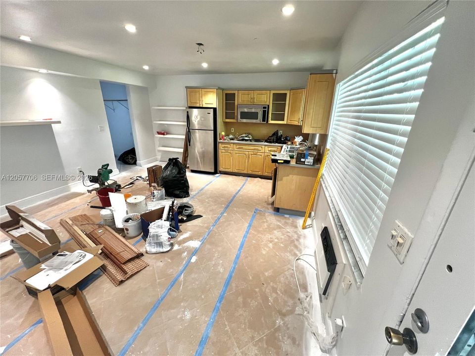 For Rent: $2,000 (1 beds, 1 baths, 690 Square Feet)