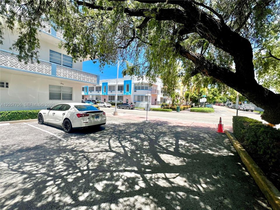 For Rent: $2,000 (1 beds, 1 baths, 690 Square Feet)
