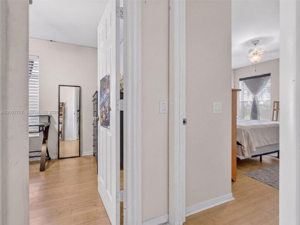 На продажу: $569,900 (3 спален, 2 ванн, 1318 Квадратных фут)