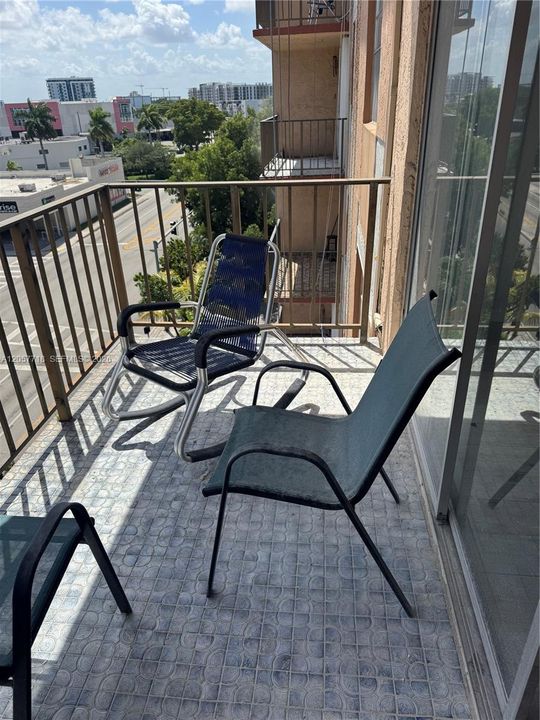 For Sale: $157,000 (1 beds, 1 baths, 750 Square Feet)