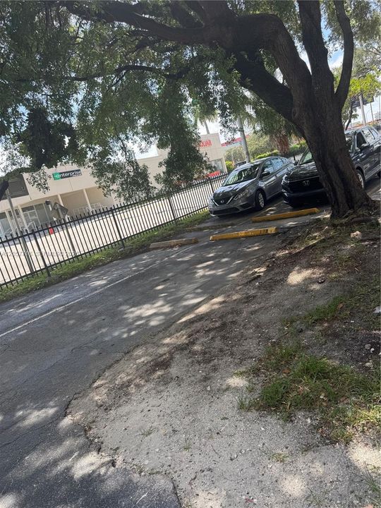 For Sale: $157,000 (1 beds, 1 baths, 750 Square Feet)