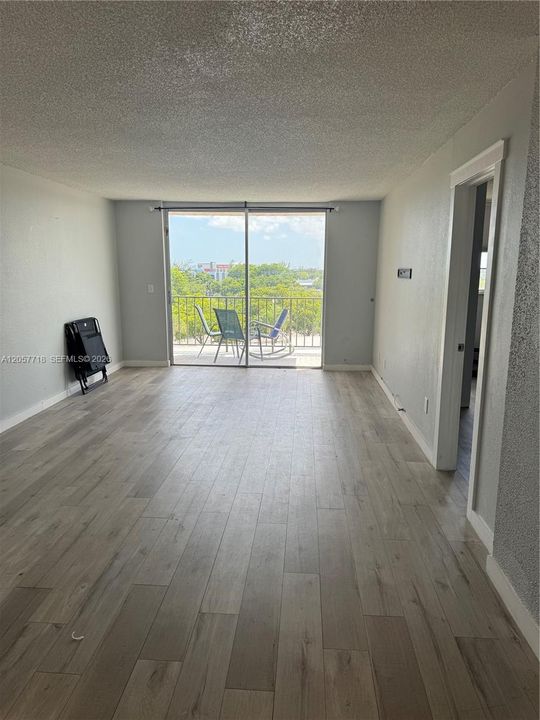 For Sale: $157,000 (1 beds, 1 baths, 750 Square Feet)