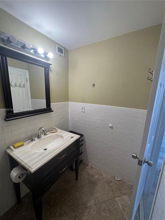 For Sale: $157,000 (1 beds, 1 baths, 750 Square Feet)