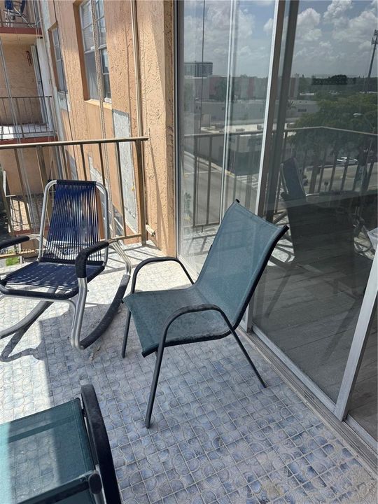 For Sale: $157,000 (1 beds, 1 baths, 750 Square Feet)