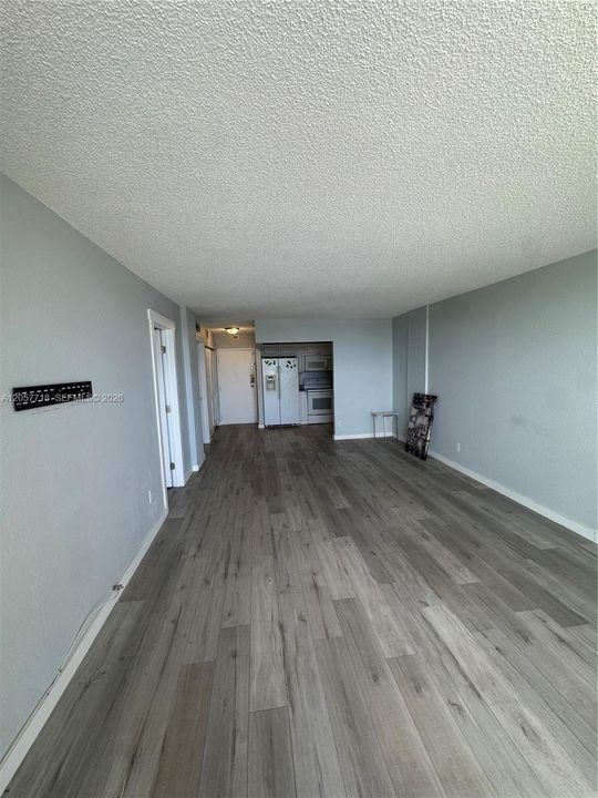 For Sale: $157,000 (1 beds, 1 baths, 750 Square Feet)