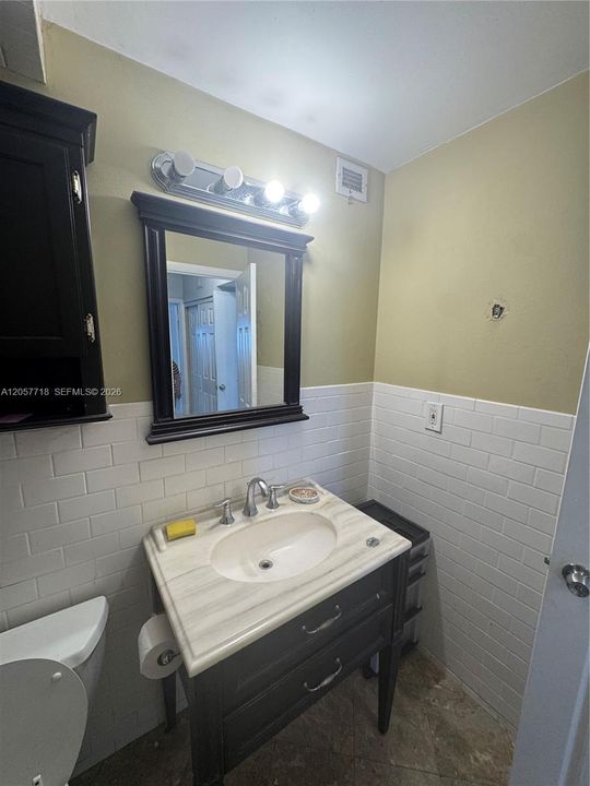 For Sale: $157,000 (1 beds, 1 baths, 750 Square Feet)