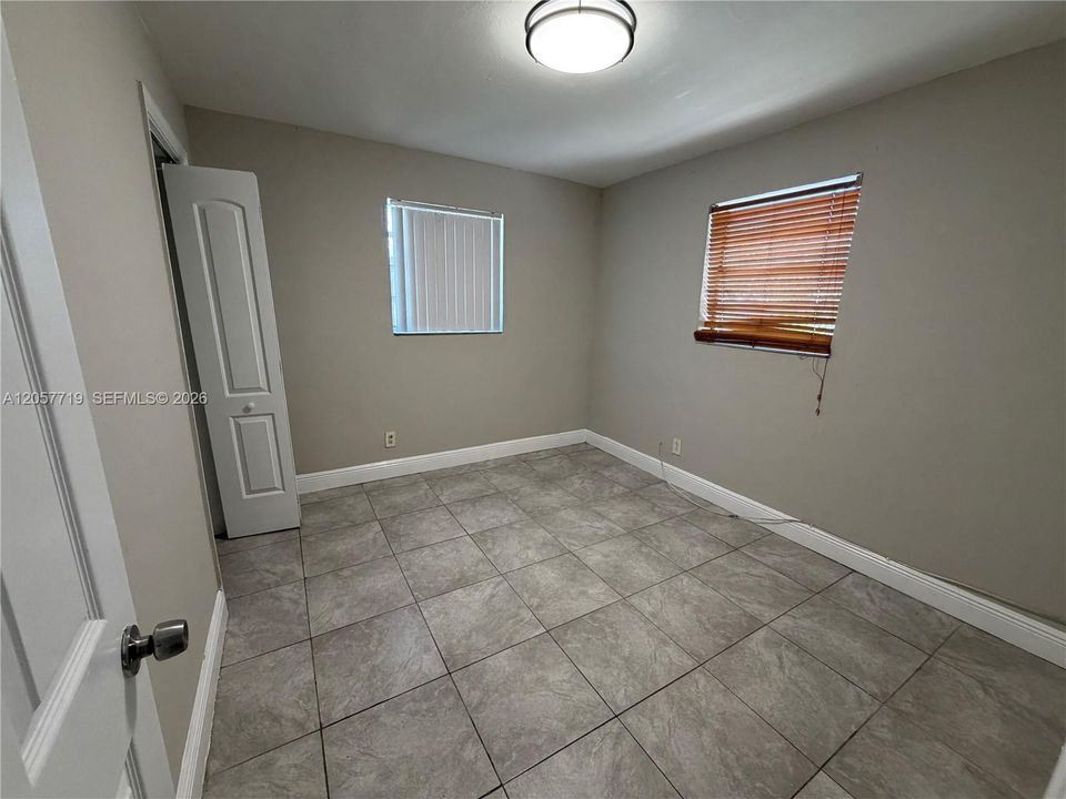 В аренду: $1,850 (2 спален, 1 ванн, 800 Квадратных фут)