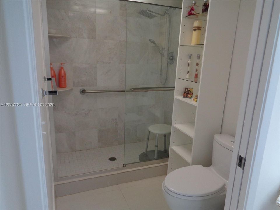 For Rent: $2,190 (2 beds, 2 baths, 1364 Square Feet)