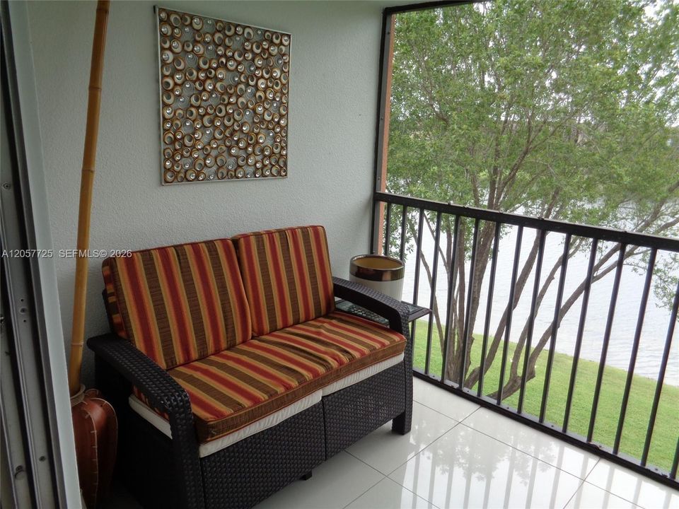 For Rent: $2,190 (2 beds, 2 baths, 1364 Square Feet)