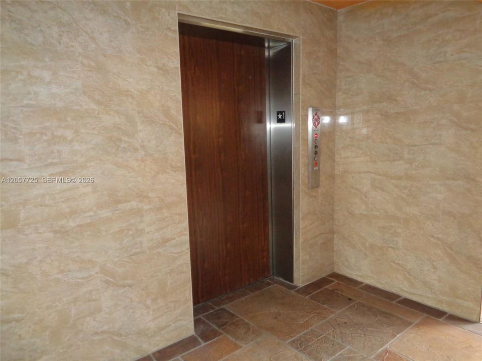 For Rent: $2,190 (2 beds, 2 baths, 1364 Square Feet)