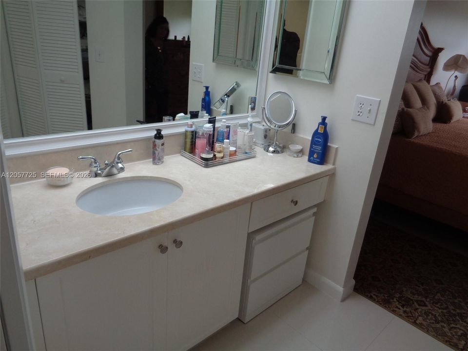 For Rent: $2,190 (2 beds, 2 baths, 1364 Square Feet)