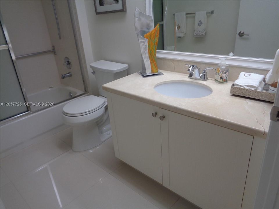 For Rent: $2,190 (2 beds, 2 baths, 1364 Square Feet)