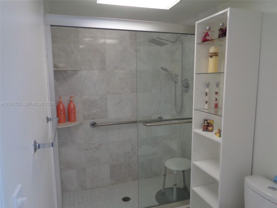 For Rent: $2,190 (2 beds, 2 baths, 1364 Square Feet)