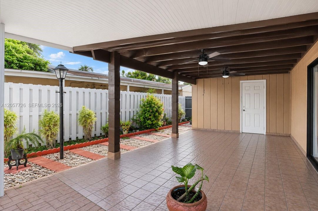 For Sale: $534,990 (2 beds, 2 baths, 1138 Square Feet)