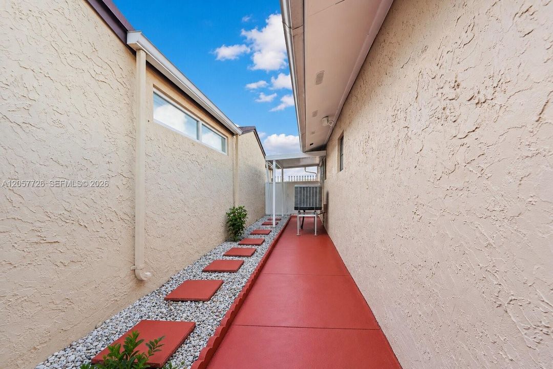 For Sale: $534,990 (2 beds, 2 baths, 1138 Square Feet)