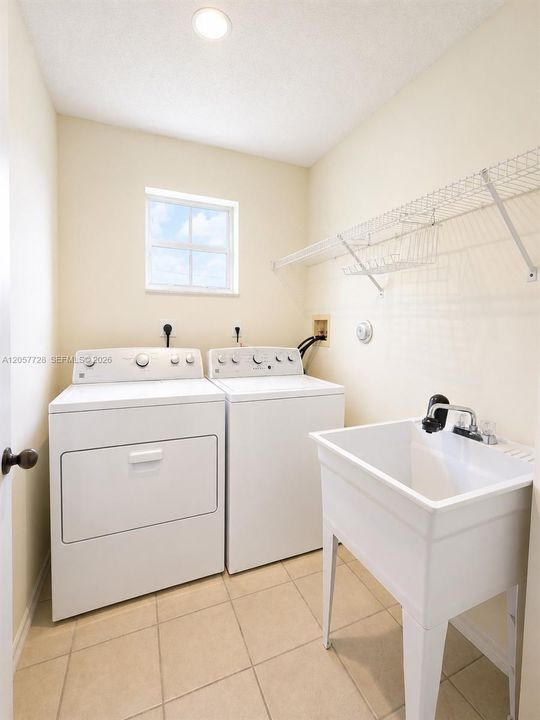 В аренду: $5,525 (4 спален, 2 ванн, 2302 Квадратных фут)
