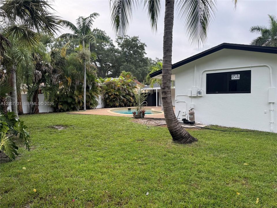 For Sale: $817,500 (5 beds, 3 baths, 2052 Square Feet)
