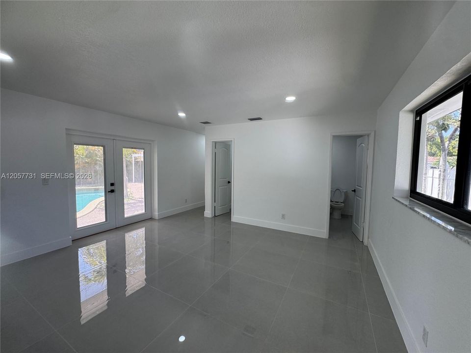 For Sale: $817,500 (5 beds, 3 baths, 2052 Square Feet)