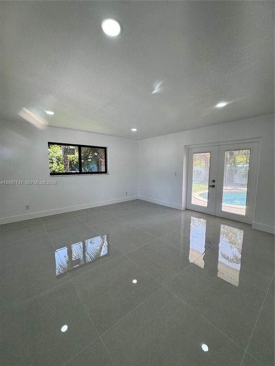For Sale: $817,500 (5 beds, 3 baths, 2052 Square Feet)