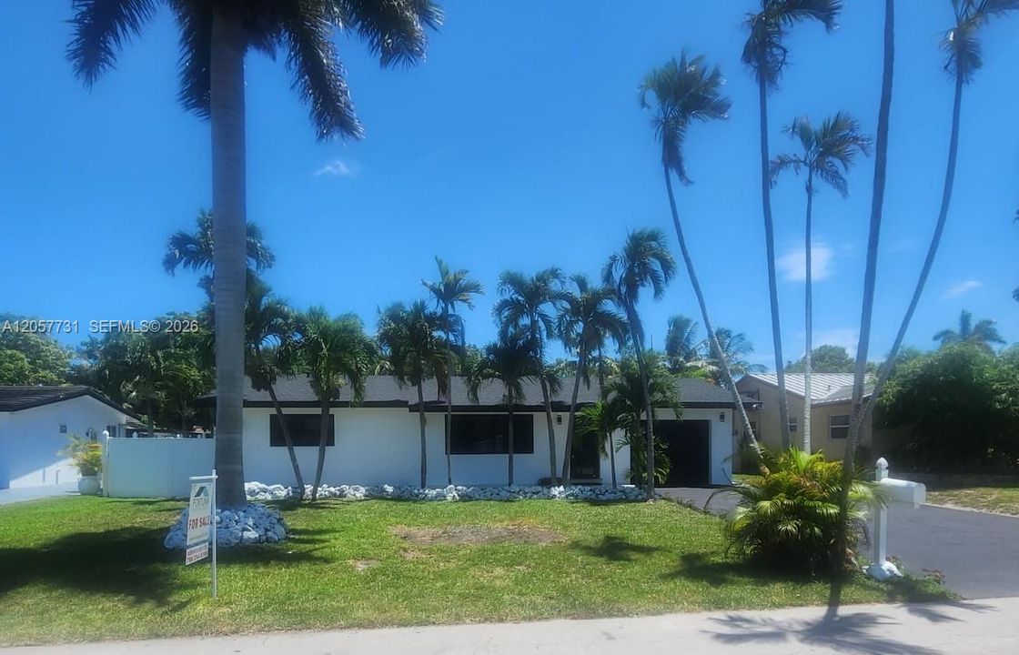For Sale: $817,500 (5 beds, 3 baths, 2052 Square Feet)