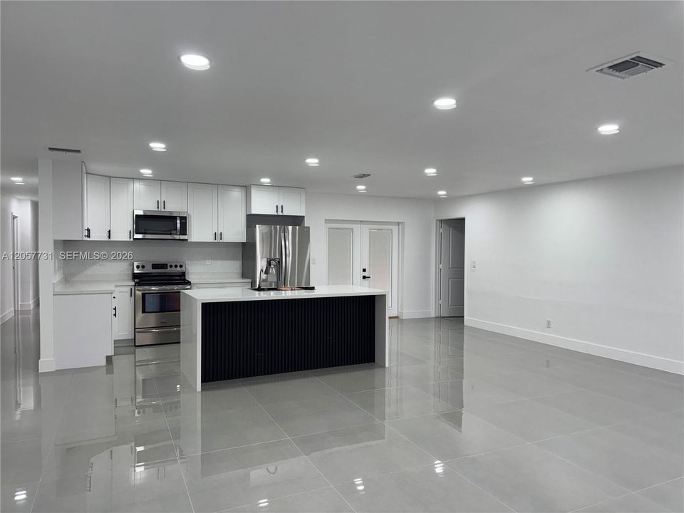 For Sale: $817,500 (5 beds, 3 baths, 2052 Square Feet)