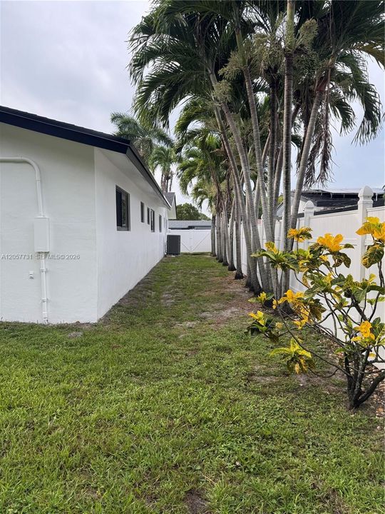 For Sale: $817,500 (5 beds, 3 baths, 2052 Square Feet)