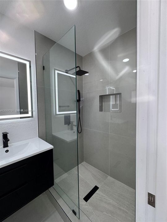 For Sale: $817,500 (5 beds, 3 baths, 2052 Square Feet)