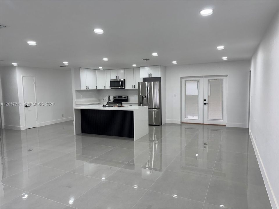 For Sale: $817,500 (5 beds, 3 baths, 2052 Square Feet)