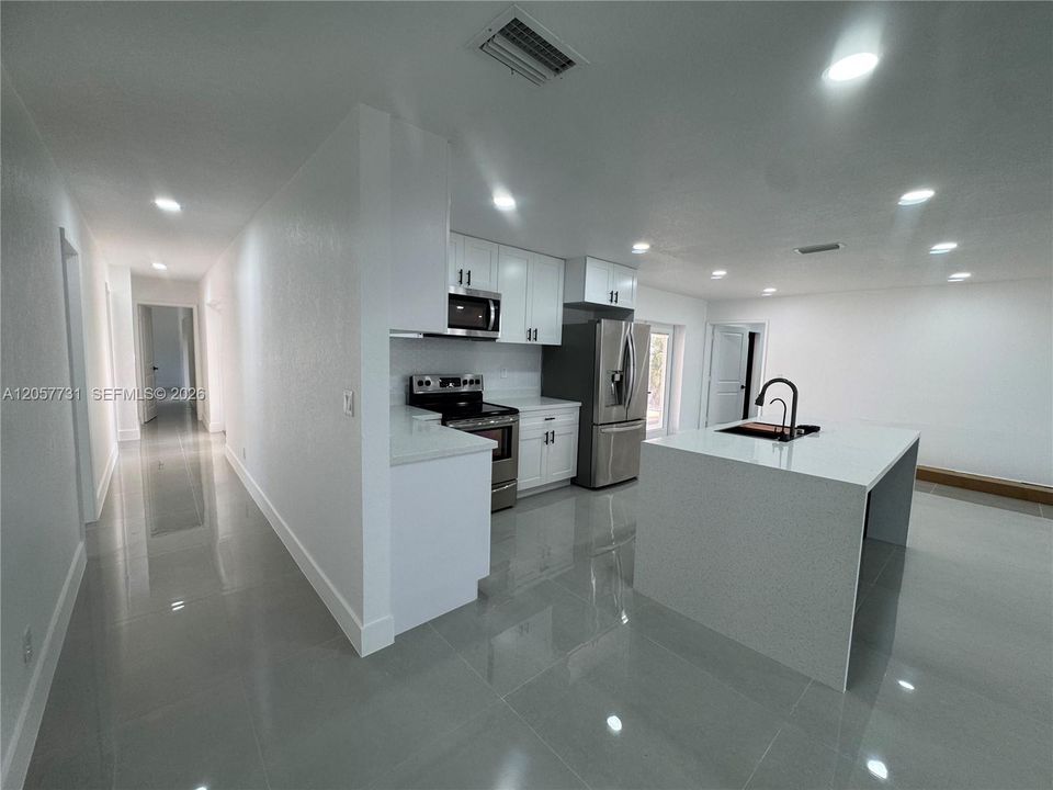 For Sale: $817,500 (5 beds, 3 baths, 2052 Square Feet)