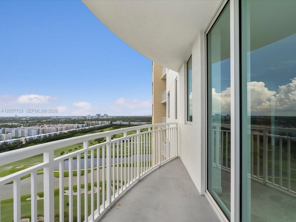 For Rent: $3,200 (2 beds, 2 baths, 1354 Square Feet)