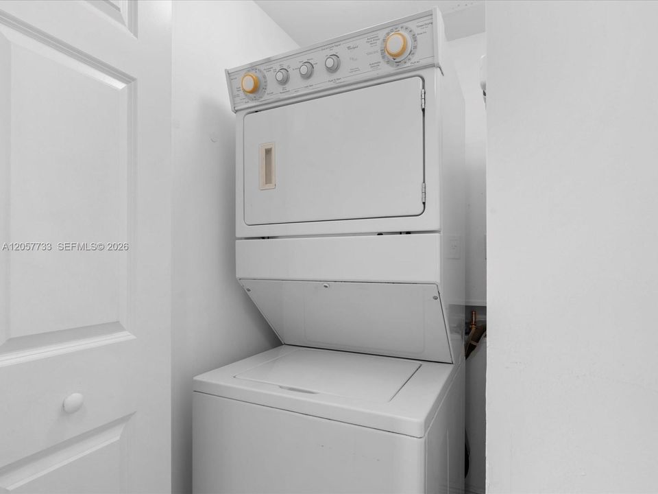 For Rent: $3,200 (2 beds, 2 baths, 1354 Square Feet)
