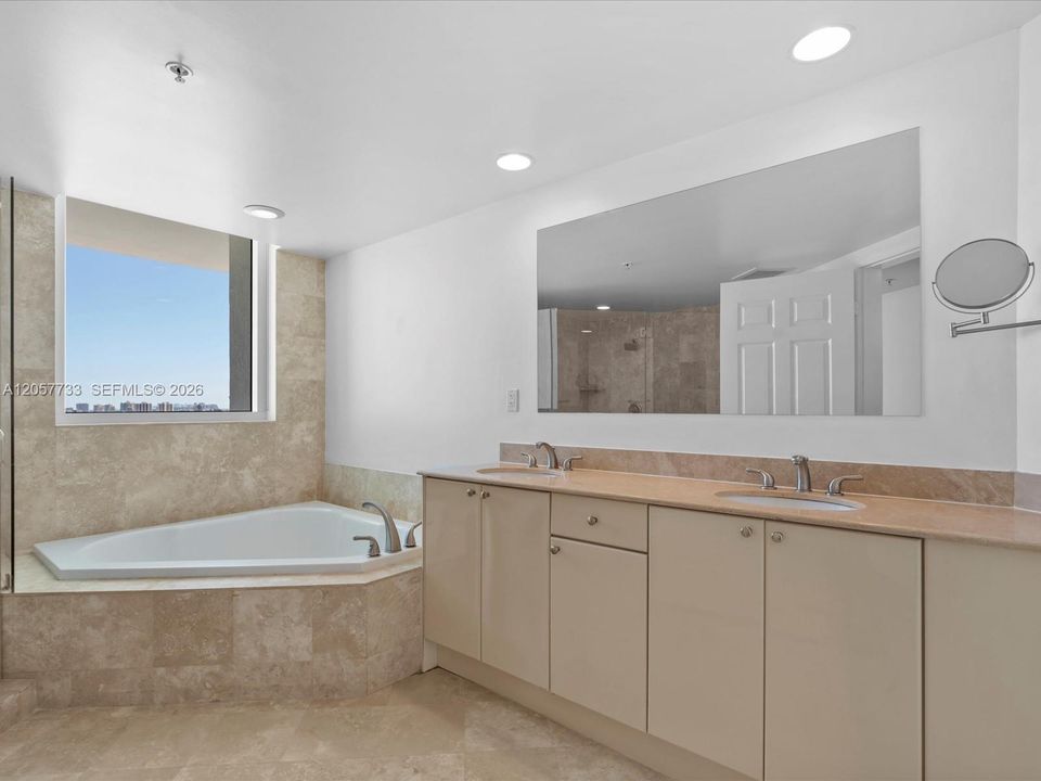 For Rent: $3,200 (2 beds, 2 baths, 1354 Square Feet)