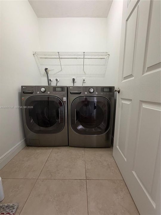 En Renta: $4,000 (4 camas, 2 baños, 2032 Pies cuadrados)