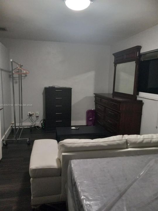 En Renta: $1,100 (1 camas, 1 baños, 1669 Pies cuadrados)